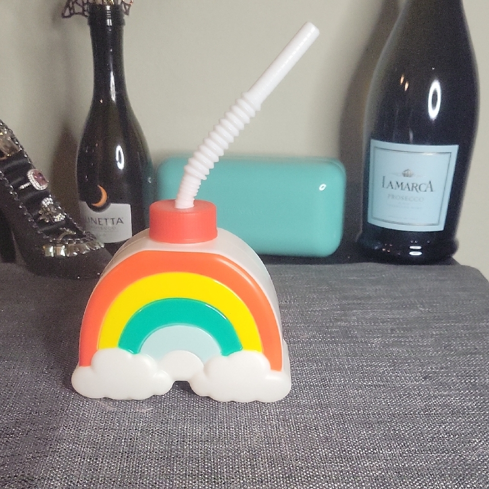NWT Colorful Rainbow Sipper Cup